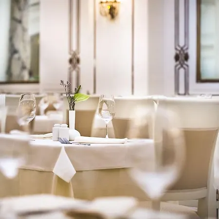 - Liburnia Hotel